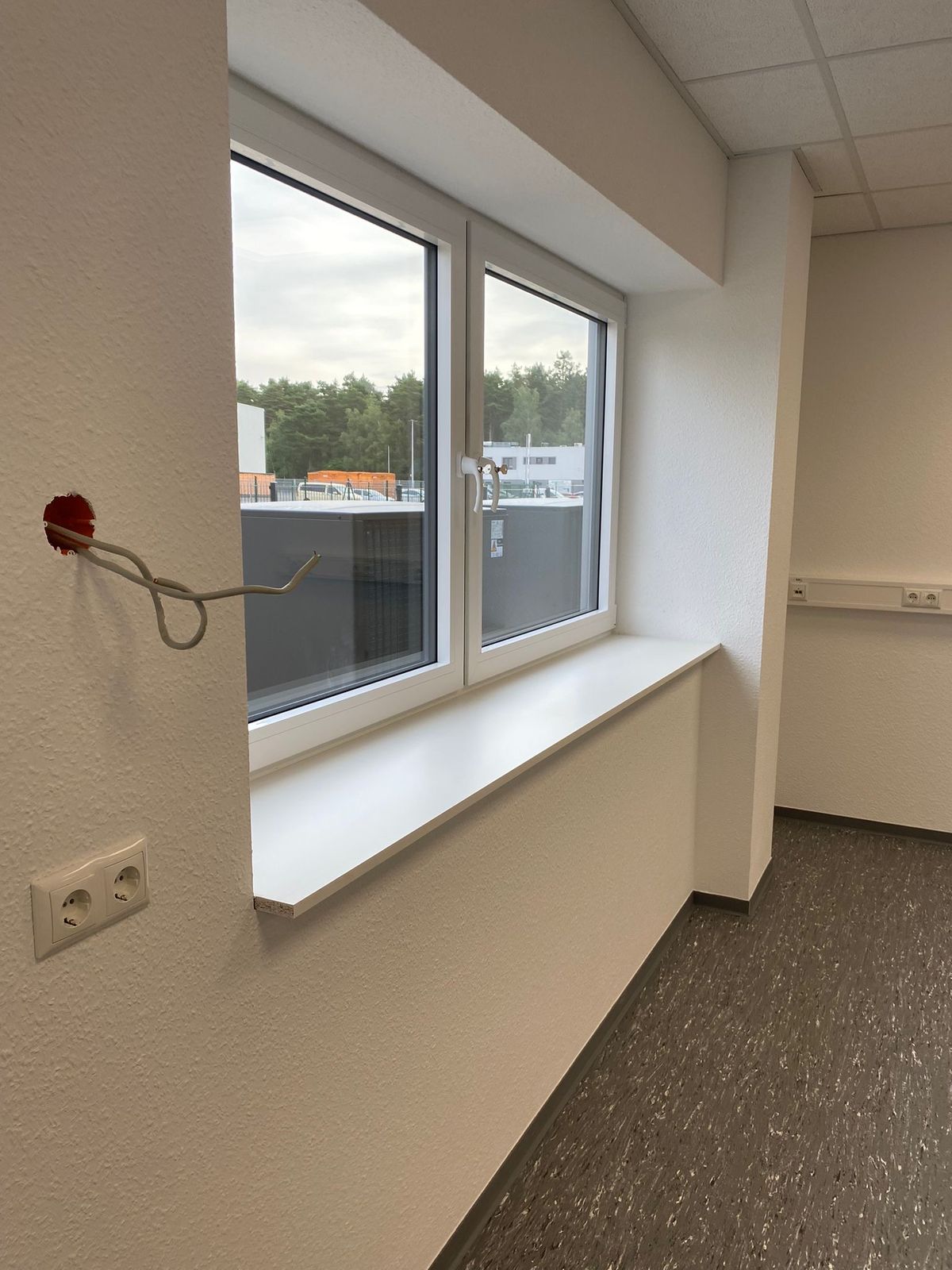 Fenstersanierung: neues Fenster im frisch renovierten Raum