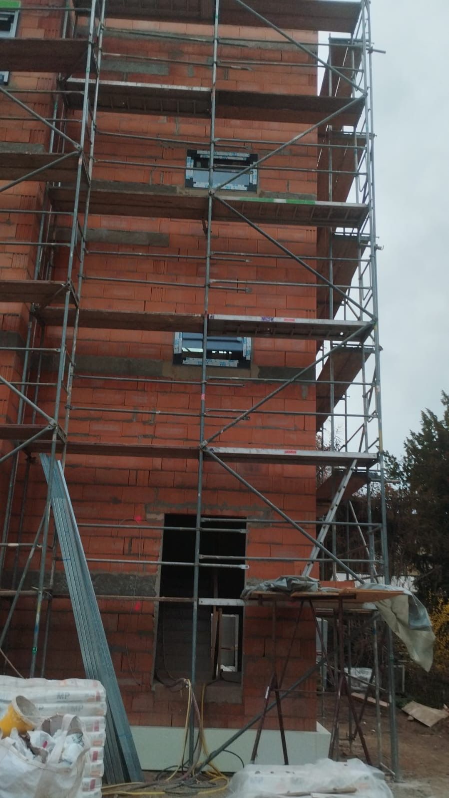 Mauerwerksarbeiten an der Fassade – Fensterstürze im Bestand